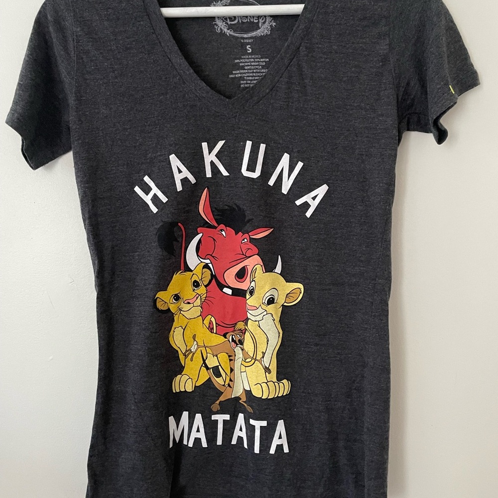 Disney Charcoal Hakuna Matata V-Neck Tee with Simba, Nala & Pumbaa